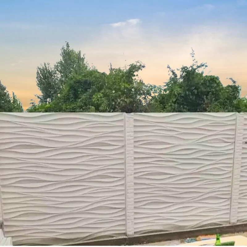 Hullámos mintás betonkerítés