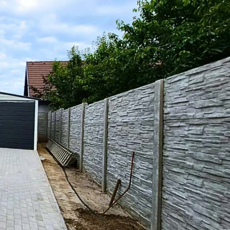 Mediterrán mintás betonkerítés